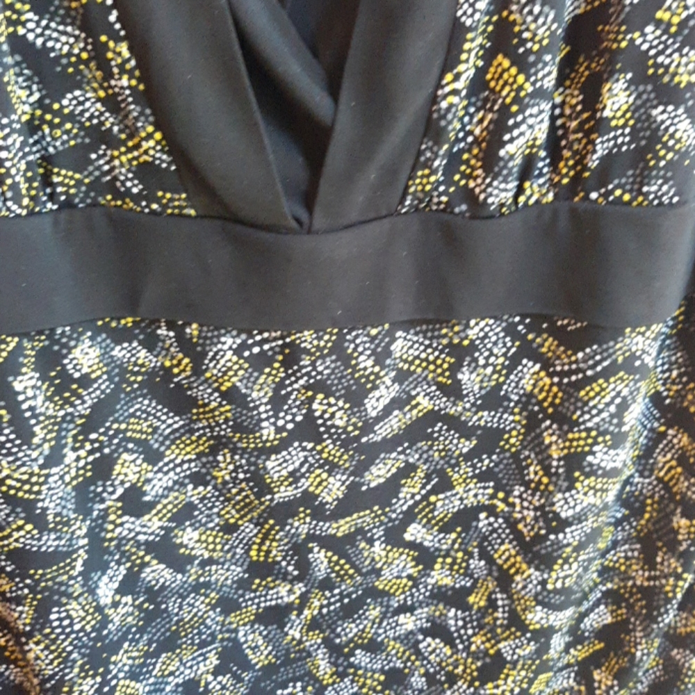 BLACK SHORT Sleeve top - Picture 3 of 6